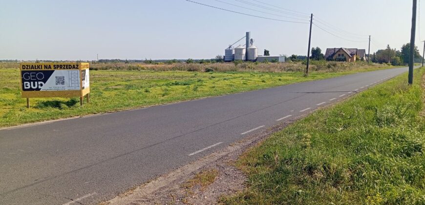 Na sprzedaż uzbrojone działki budowlane przy drodze asfaltowej – idealne miejsce do zamieszkania!